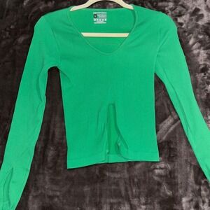 PrettyLittleThing Green Ribbed Thumb Hole Cut Out Crop‎ Top - M